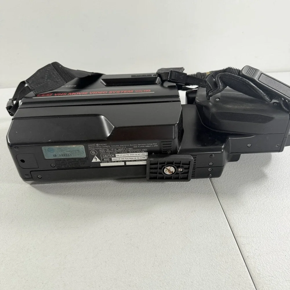 Vintage GE 9-9806 VHS Movie Video System Camcorder POWERS ON AS IS READ DESC.